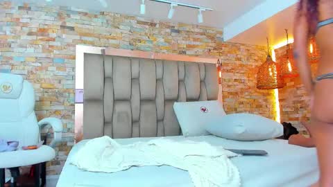 Snapshot of karla_dunn chatting on 09-24-25, 08:34 Karla online show from 09-24-25, 08:34