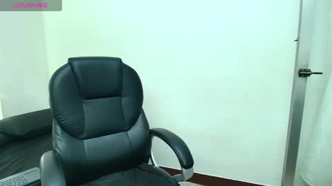 Snapshot of karla_hilton1 chatting on 10-06-25, 02:25 karla_hilton1 online show from 10-06-25, 02:25
