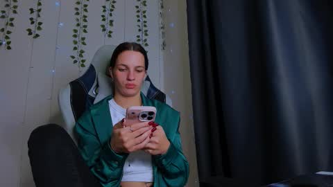 karla_lim online show from 10-18-25, 10:32