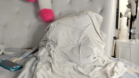 KARLA A online show from 09-12-25, 05:18