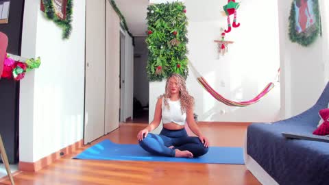 Karlye online show from 12-17-24, 01:05