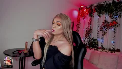Snapshot of karol_elegance_ chatting on 05-04-26, 12:56 karol online show from 05-04-26, 12:56