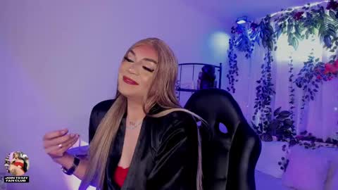 Snapshot of karol_elegance_ chatting on 05-21-26, 01:29 karol online show from 05-21-26, 01:29