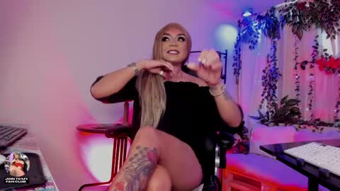 Snapshot of karol_elegance_ chatting on 05-22-26, 01:39 karol online show from 05-22-26, 01:39