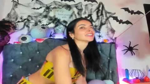 Snapshot of karol_rose12 chatting on 10-14-25, 04:35 Karol online show from 10-14-25, 04:35