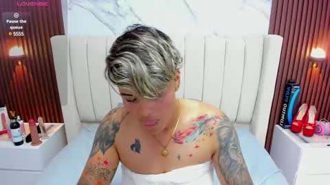 Karol and Luna online show from 02-12-25, 05:58