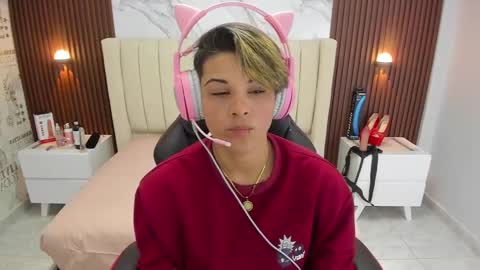 Karol and Luna online show from 02-25-25, 02:36