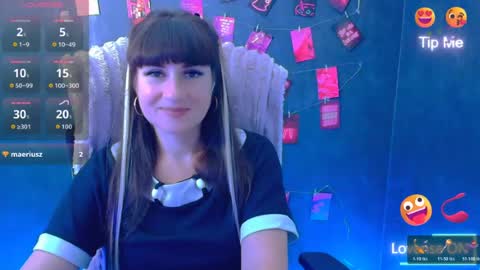 Snapshot of karolina_mia chatting on 07-20-26, 10:39 Caroline online show from 07-20-26, 10:39