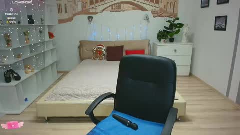 Karolina online show from 02-12-26, 06:41