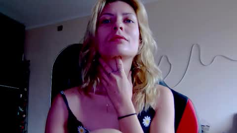 karoline121 online show from 10-12-25, 08:35