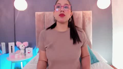 Snapshot of karoline21_ chatting on 09-16-25, 12:17 Karoline  online show from 09-16-25, 12:17