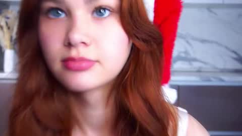 lina online show from 12-22-25, 11:51