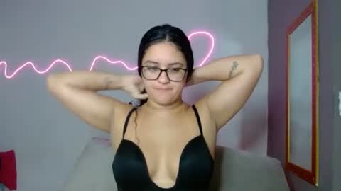 Snapshot of kasaltaradinho chatting on 01-11-25, 05:29 Tamires e Maicon online show from 01-11-25, 05:29