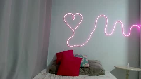 Snapshot of kasaltaradinho chatting on 01-27-25, 11:43 Tamires e Maicon online show from 01-27-25, 11:43