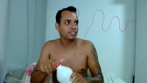 Snapshot of kasaltaradinho chatting on 03-11-25, 01:05 Tamires e Maicon online show from 03-11-25, 01:05