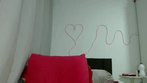 Snapshot of kasaltaradinho chatting on 10-15-25, 08:31 Tamires e Maicon online show from 10-15-25, 08:31