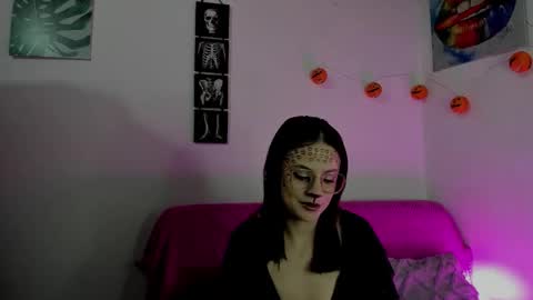 Snapshot of kassandra_james chatting on 10-24-25, 12:01 kassandra james online show from 10-24-25, 12:01