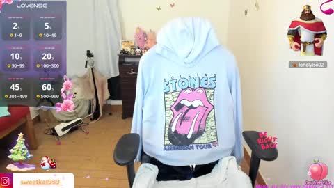 Snapshot of kat_ly_chan chatting on 12-03-24, 01:08 Kat       online show from 12-03-24, 01:08