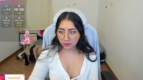 Snapshot of kat_ly_chan chatting on 10-13-25, 09:15 Kat       online show from 10-13-25, 09:15