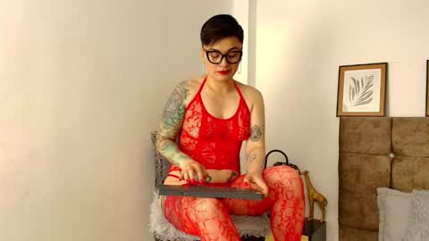 kat paradisse online show from 11-21-25, 07:45