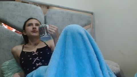 Snapshot of kate_davies chatting on 12-01-25, 11:43 kate online show from 12-01-25, 11:43