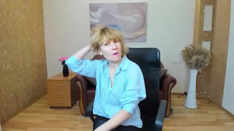 Snapshot of kate_jacksons chatting on 11-19-25, 08:03 Kate Jackson online show from 11-19-25, 08:03