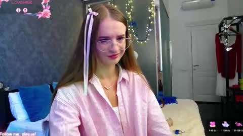 Snapshot of kate_jonson chatting on 09-22-25, 12:18 .Be kind and gentle with me and I will do my best for you. online show from 09-22-25, 12:18