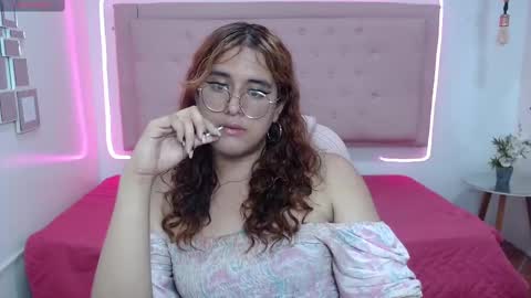 Snapshot of kate_pickman chatting on 12-18-24, 06:53 kate online show from 12-18-24, 06:53