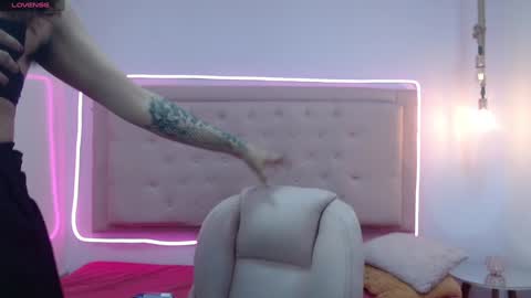 Snapshot of kate_pickman chatting on 01-14-25, 02:50 kate online show from 01-14-25, 02:50