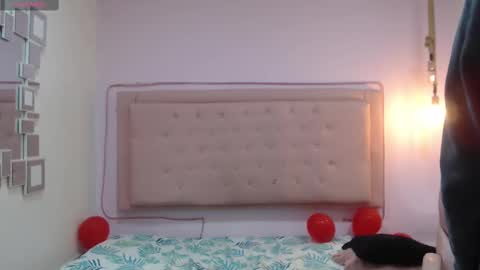Snapshot of kate_pickman chatting on 02-18-25, 09:43 kate online show from 02-18-25, 09:43