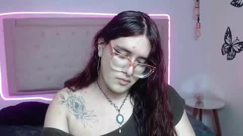 Snapshot of kate_pickman chatting on 09-21-25, 03:19 kate online show from 09-21-25, 03:19
