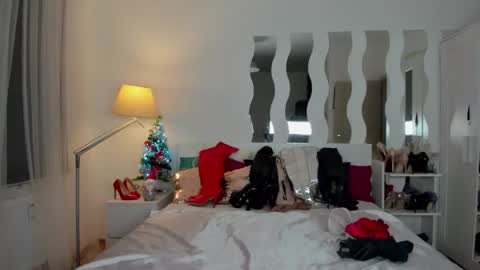 kate_redgar online show from 01-04-25, 12:49