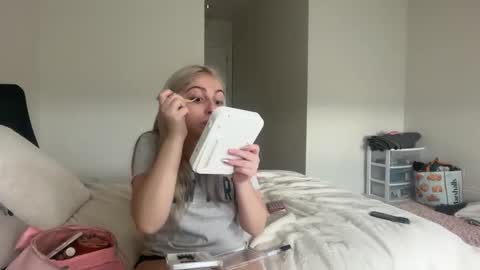 kateharperr online show from 12-14-25, 08:02