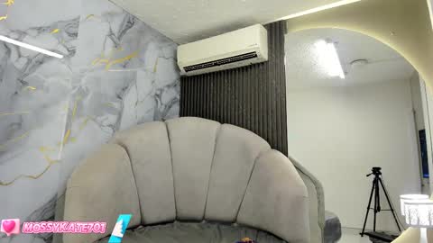 Im Katherine but call me Kate  online show from 02-15-25, 12:11