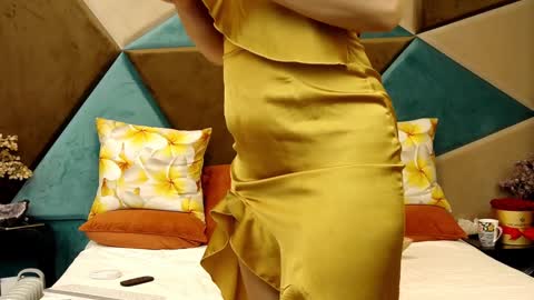 KateQueenston --  online show from 01-02-25, 05:46