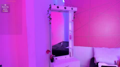 Snapshot of katey_curvy01 chatting on 12-23-24, 02:45 katey Curvy01 online show from 12-23-24, 02:45