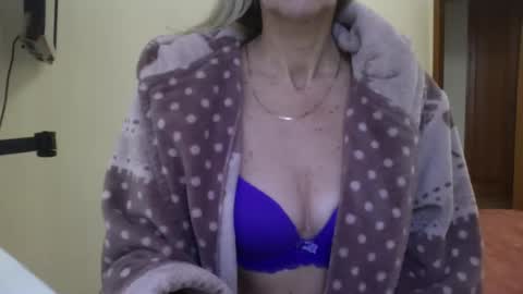 Snapshot of katia888 chatting on 12-14-24, 12:01 katia888 online show from 12-14-24, 12:01