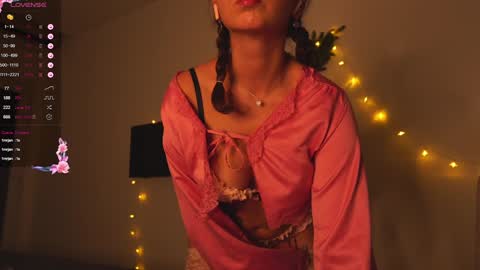 Snapshot of katie________ chatting on 01-04-25, 12:38 Katienext stream online show from 01-04-25, 12:38