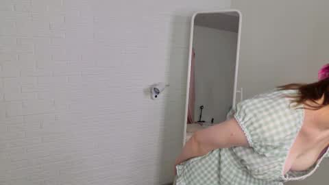 Katie online show from 09-27-25, 01:49