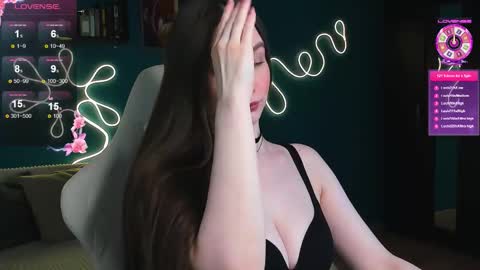 Snapshot of katie_taylorr chatting on 09-18-25, 10:45 Katie online show from 09-18-25, 10:45