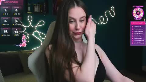 Snapshot of katie_taylorr chatting on 10-05-25, 09:45 Katie online show from 10-05-25, 09:45