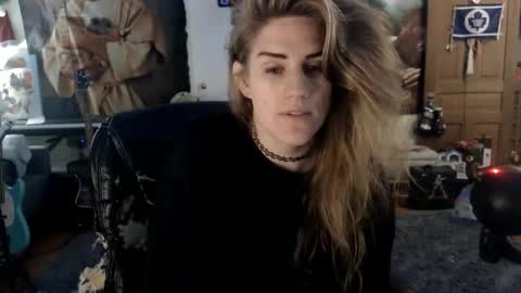 Katie online show from 11-21-25, 06:23