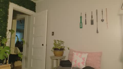 Kate online show from 11-20-25, 09:25