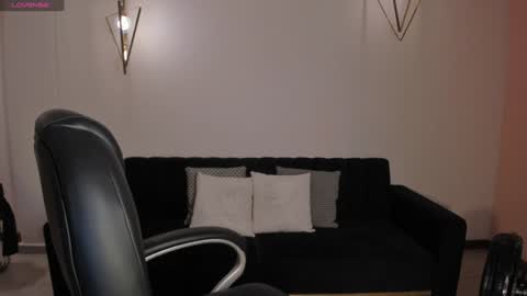 Kate Stonne online show from 01-22-25, 03:20