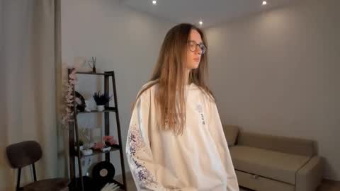 Scarlett online show from 10-14-25, 01:06