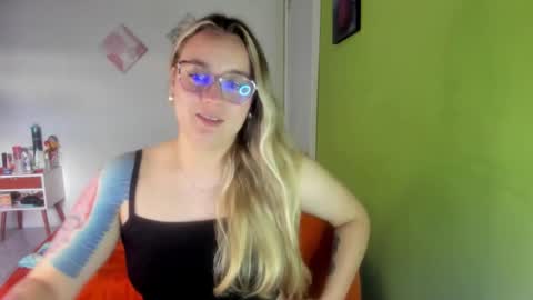 Snapshot of katira333 chatting on 12-14-25, 10:25 katira333 online show from 12-14-25, 10:25