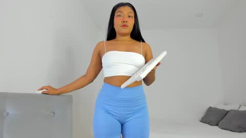 Follow me on instagram and twitter as correaktnees online show from 02-05-25, 06:35