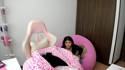 Snapshot of katrinrosex chatting on 12-04-24, 03:21 Katrin  online show from 12-04-24, 03:21