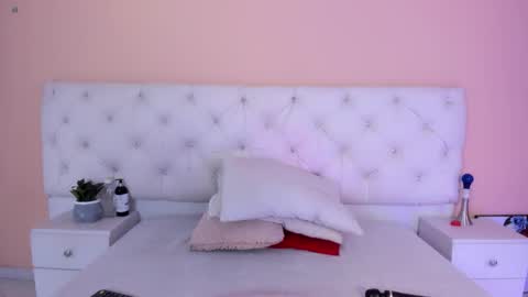 Snapshot of katte_landerr chatting on 12-20-25, 01:18 Katte online show from 12-20-25, 01:18