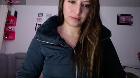 Snapshot of kattie_love chatting on 01-23-25, 07:43 kattie online show from 01-23-25, 07:43